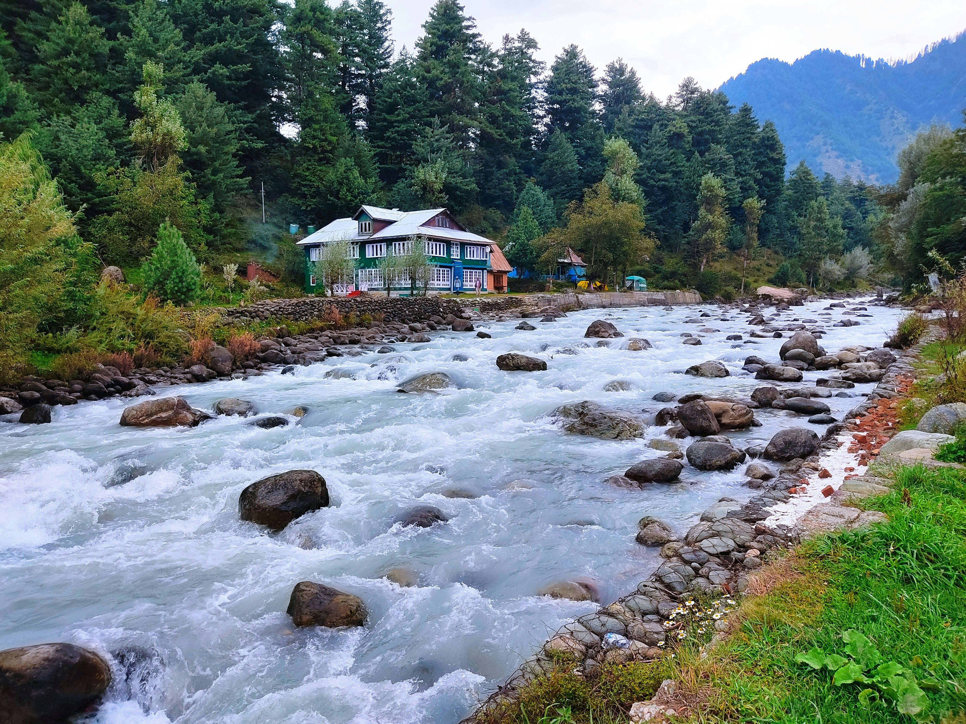 Women Special Kashmir Group Departure – 5 Nights / 6 Days